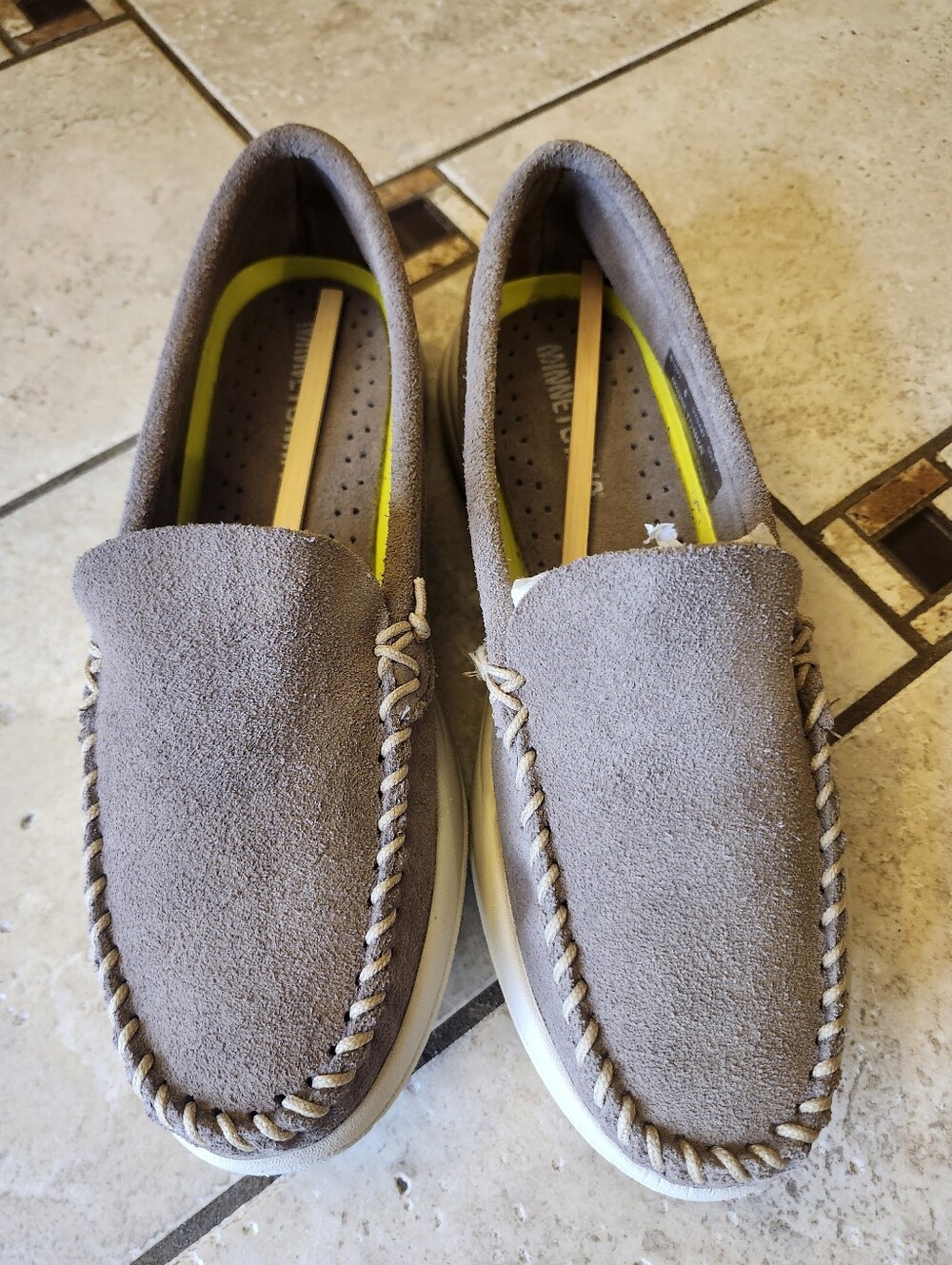 Minnetonka Discover Classic Grey Slip On's Size 6 - New In Box